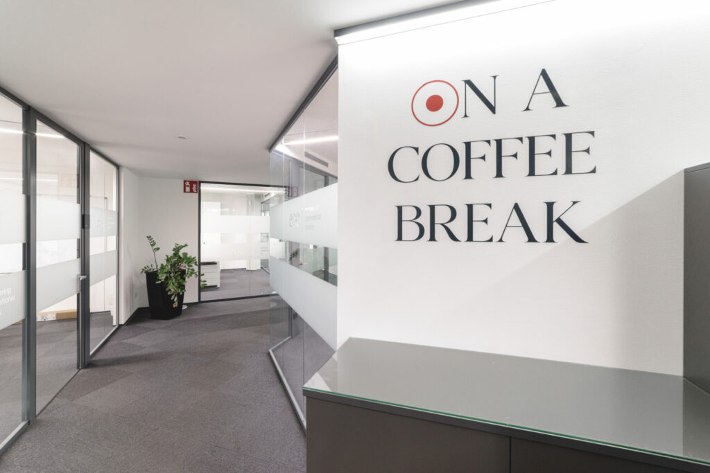 _DSC3359-2 Über uns | svg+xml;charset=utf