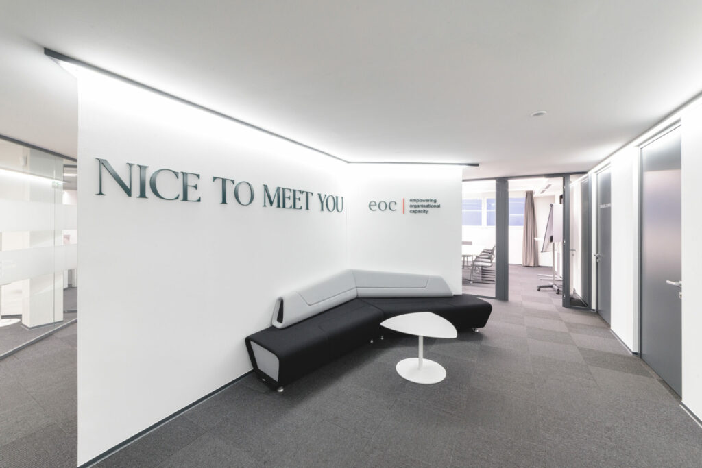 _DSC3363-2 Über uns | svg+xml;charset=utf