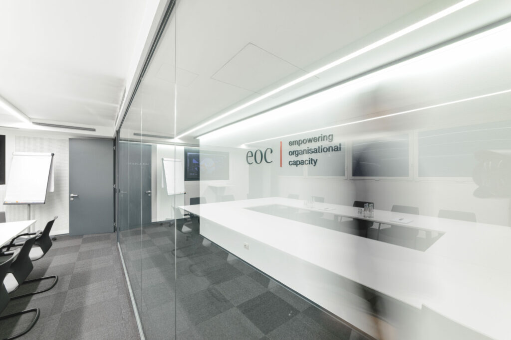 _DSC3368-2 Über uns | svg+xml;charset=utf