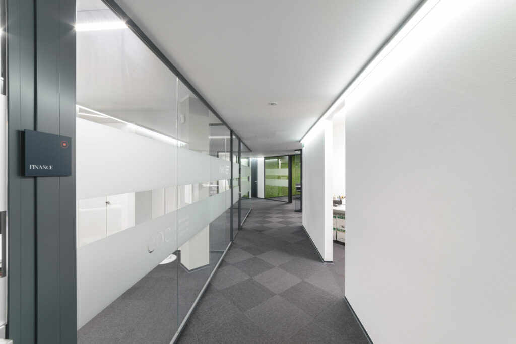 _DSC3387 Über uns | svg+xml;charset=utf