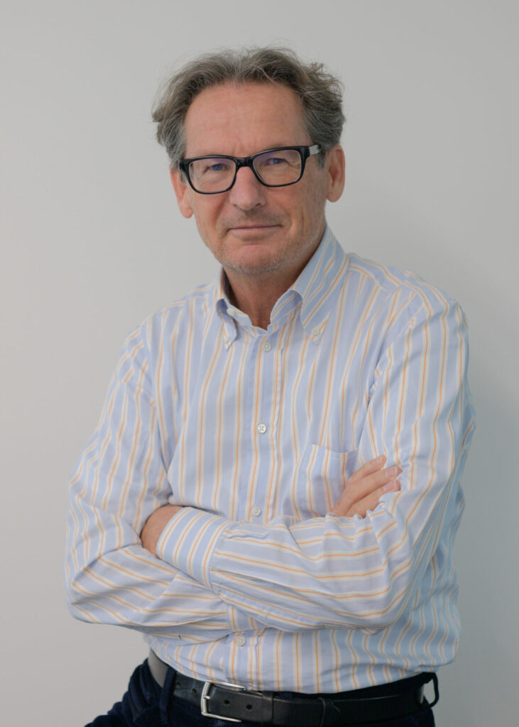 Über uns 6 Über uns | svg+xml;charset=utf