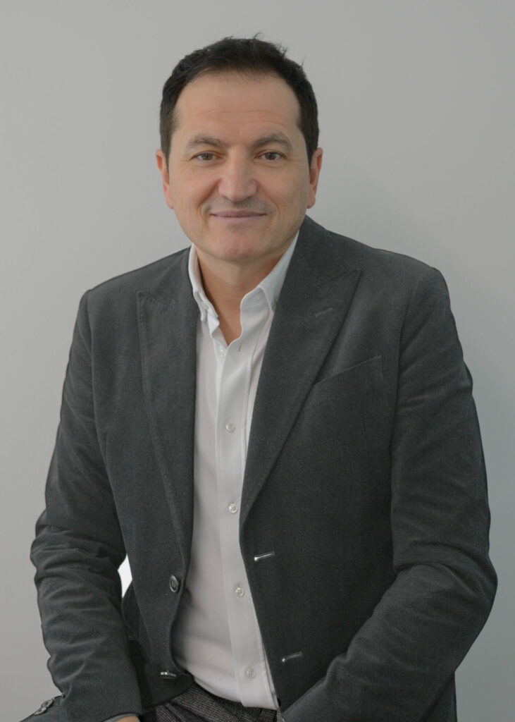 Über uns 7 Über uns | svg+xml;charset=utf