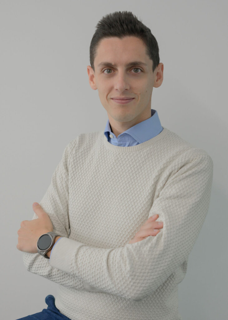 Über uns 8 Über uns | svg+xml;charset=utf