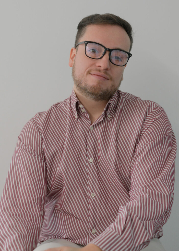 Über uns 10 Über uns | svg+xml;charset=utf