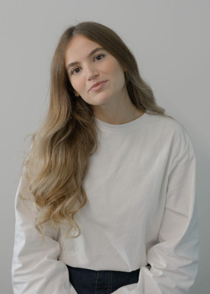 Über uns 13 Über uns | svg+xml;charset=utf