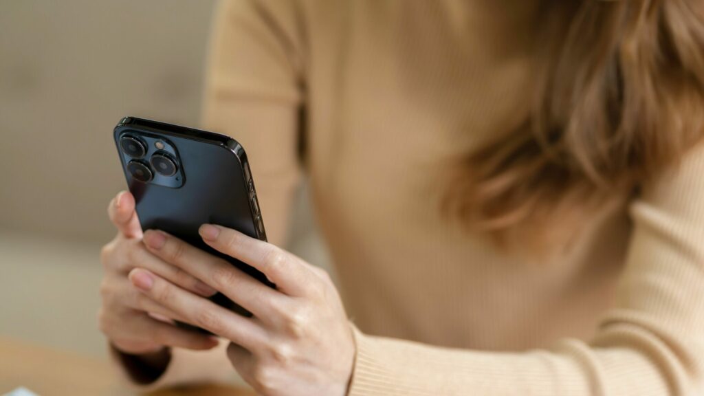 EOC 4 EOC | svg+xml;charset=utf