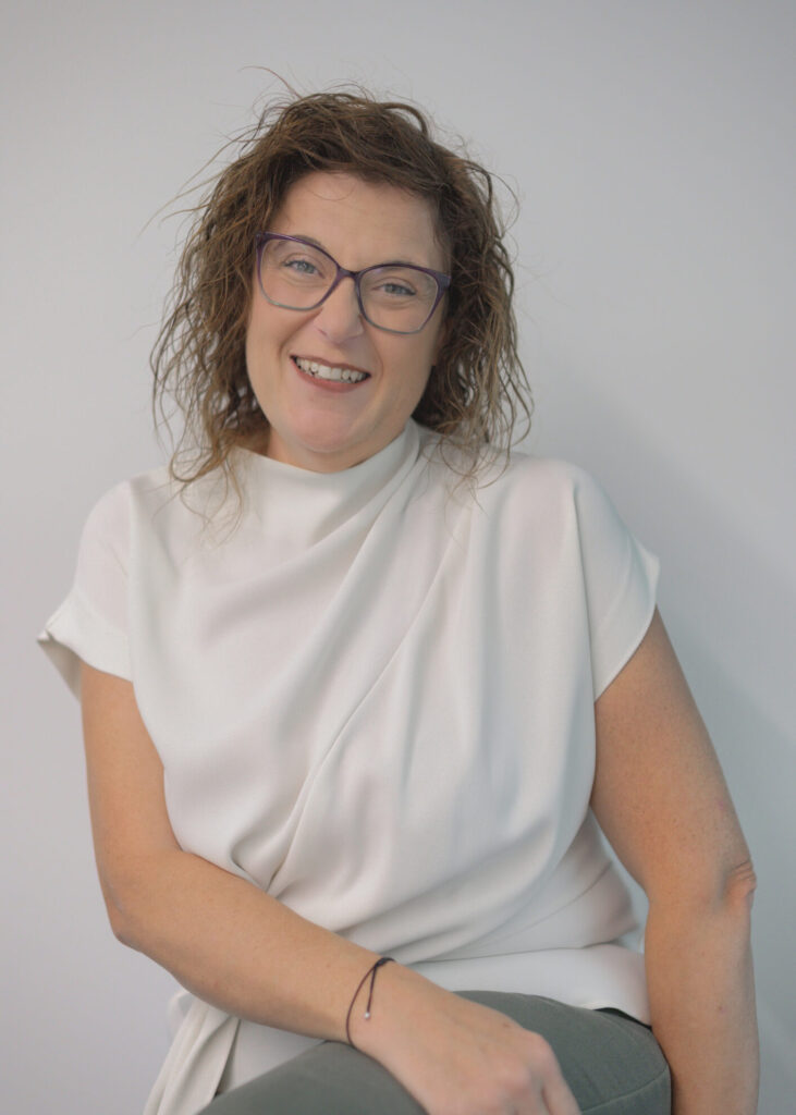 Über uns 11 Über uns | svg+xml;charset=utf