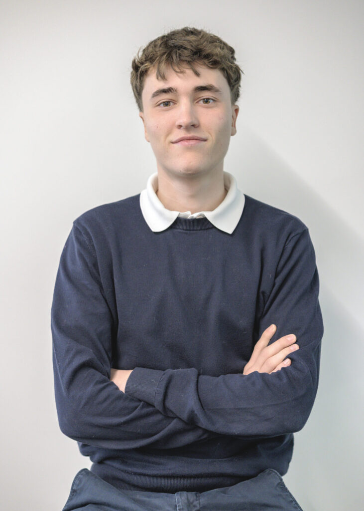 Über uns 7 Über uns | svg+xml;charset=utf