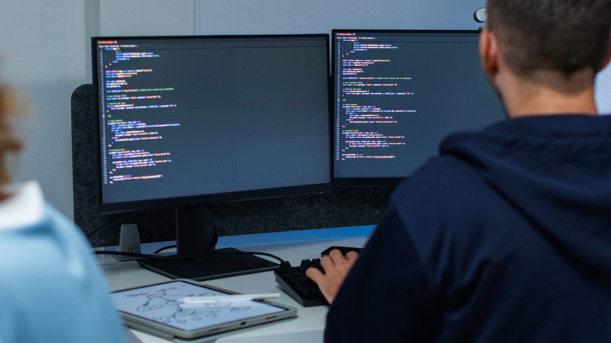 EOC 2 EOC | svg+xml;charset=utf